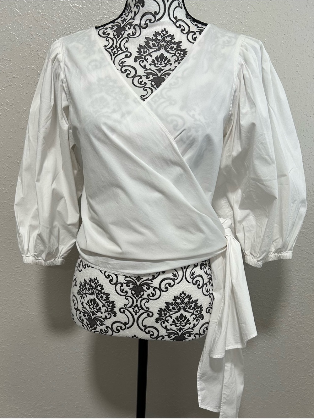 Elizabeth and James Haven Blouson 3/4 Sleeves Wrap Top Blouse 
Size Medium